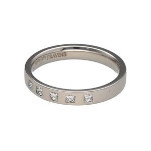 Preowned Platinum & Diamond Set Band Ring in size J with the weight 4.10 grams. The band is 3mm wide and there are five princess cut diamonds set inside