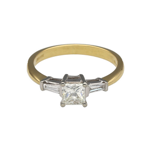 18ct Gold & Diamond Set Solitaire Ring