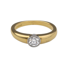 Load image into Gallery viewer, 18ct Gold &amp; Diamond Set Solitaire Ring
