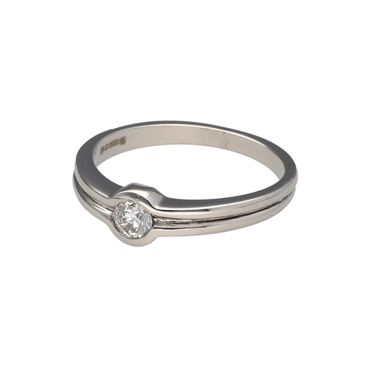 Bring modern elegance and refined sparkle to your collection with this pre-owned 18ct white gold diamond solitaire ring—a timeless piece with understated brilliance.

Design: The ring features a single brilliant-cut diamond of approximately 0.15ct, secured in a rubover setting for a sleek and contemporary look.
Material: Made from 18-carat white gold, the polished finish enhances the clean design and the natural sparkle of the diamond.
