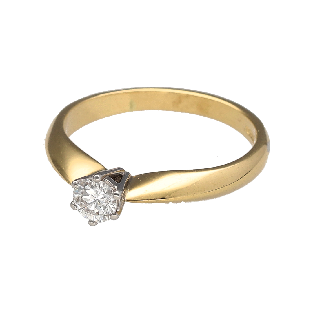 Bring classic elegance and refined simplicity to your collection with this pre-owned 18ct yellow gold diamond set solitaire ring—a timeless design that beautifully showcases the brilliance of a single diamond.

Design: The ring features a sparkling brilliant-cut diamond of approximately 0.25ct, held in a traditional solitaire setting that highlights the stone’s natural fire and clarity (approximately Si1).