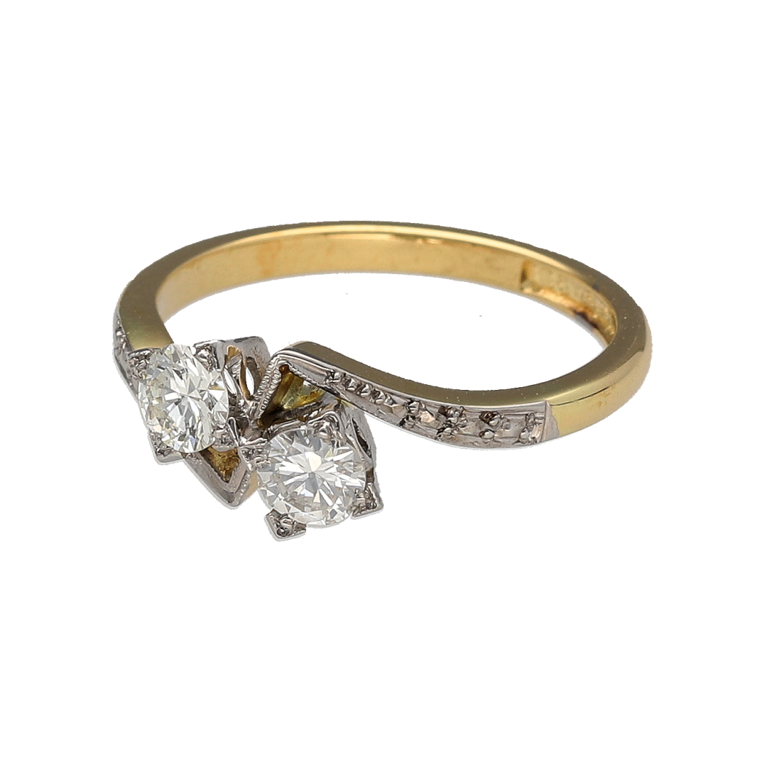 Bring elegant contrast and refined sparkle to your jewellery collection with this pre-owned 18ct yellow gold and platinum diamond set twist ring, a beautifully balanced design with timeless appeal.

Design: The ring features a graceful twist-style design set with two princess-cut diamonds, each approximately 0.25ct, creating a striking and symmetrical focal point.