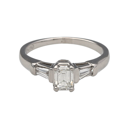 18ct White Gold & Diamond Set Solitaire Ring