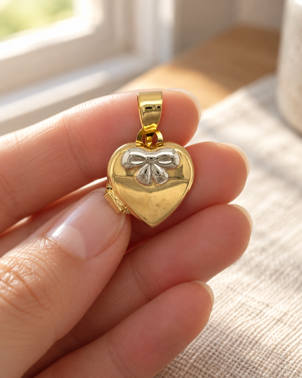 9ct Gold Heart Bow Locket