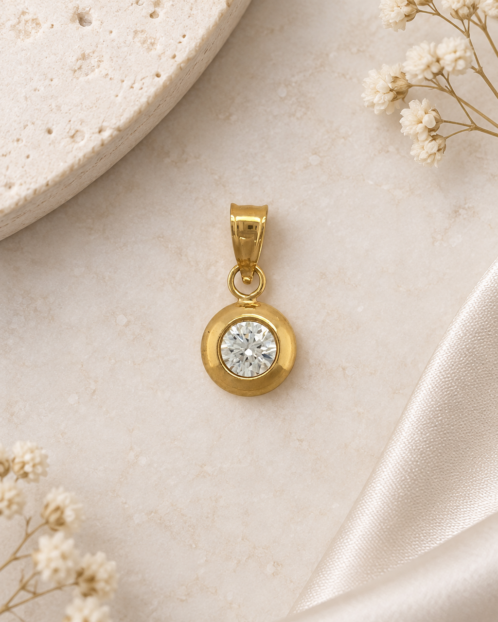 9ct Gold & Cubic Zirconia Round Pendant