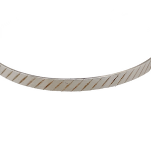 A New Silver Diamond-Cut Expandable Bangle with the weight 3 grams and bangle width 3mm. The bangle diameter is 4.2cm when closed and 5cm diameter when fully expanded 