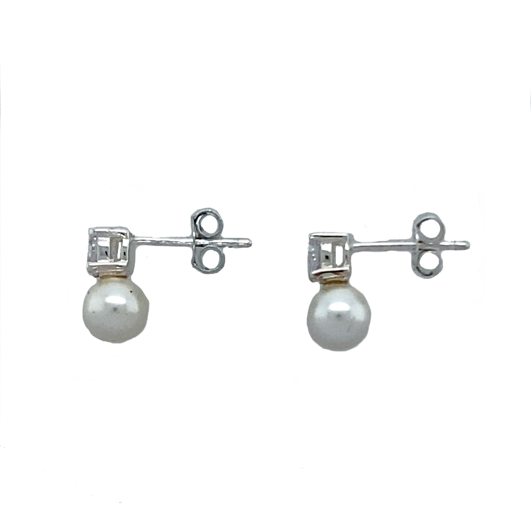 New 925 Silver Cubic Zirconia & Pearl Stud Earrings with the weight 1.80 grams. The cubic zirconia stone is 4mm diameter and the pearl stones are each approximately 6mm