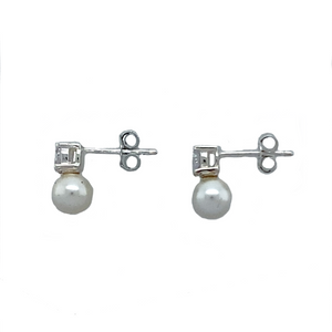New 925 Silver Cubic Zirconia & Pearl Stud Earrings with the weight 1.80 grams. The cubic zirconia stone is 4mm diameter and the pearl stones are each approximately 6mm