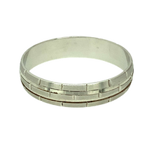 Load image into Gallery viewer, New 9ct White Gold 4mm Patterned Wedding Band Ring
