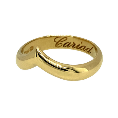 Preowned 18ct Yellow Gold Clogau Cariad Wishbone Ring ins ize Q with the weight 5.10 grams. The band is 4mm wide all around