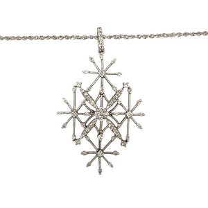 Preowned 14ct White Gold & Diamond Set Snowflake Pendant on an 18" chain with the weight 8.70 grams. The pendant is 5cm long including the bail by 3cm and the necklace is originally from Gabriel &co