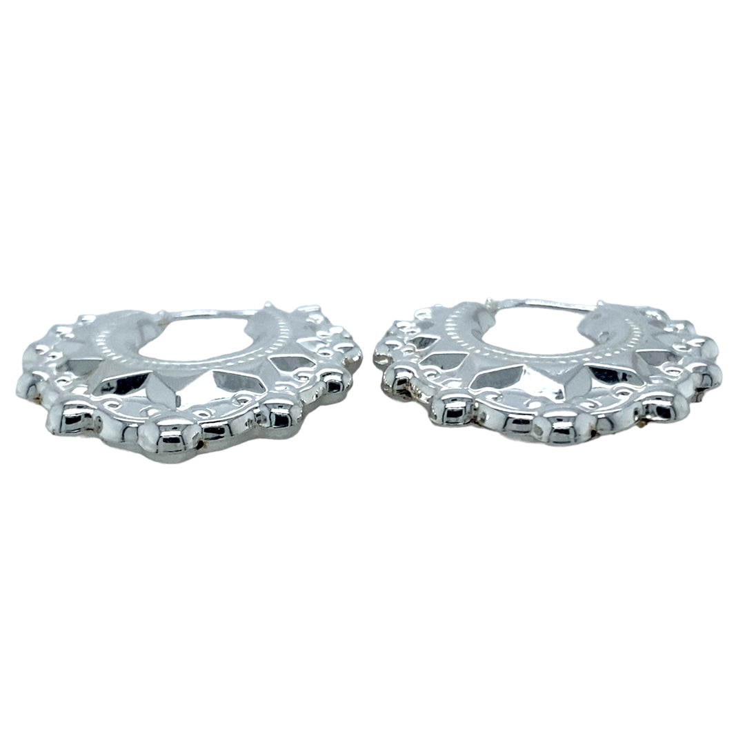 New 925 Silver Fancy Circle Creole Earrings with the weight 4.10 grams. Each earring is 2.9cm by 2.9cm 