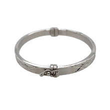 Load image into Gallery viewer, A New Silver Patterned Hinged Bangle with the weight 5.10 grams and bangle width 4mm. The bangle diameter is 4.5cm 
