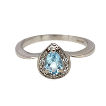 Load image into Gallery viewer, 18ct White Gold Diamond &amp; Aquamarine Set Ring
