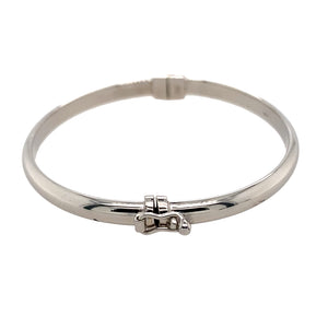A New Silver Plain Hinged Bangle with the weight 5.30 grams and diameter 4.7cm. The bangle width is 4mm