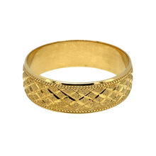 Load image into Gallery viewer, New 9ct Gold 6mm Patterned Band Ring
