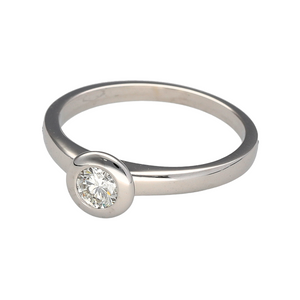 Preowned 18ct White Gold & Diamond Rubover Set Solitaire Ring in size J with the weight 2.50 grams. The Diamond is approximately 25pt with approximate clarity VS2 and colour J - K