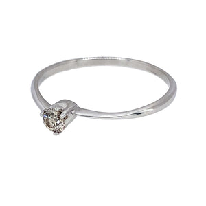 Preowned 18ct White Gold & Diamond Set Twist Solitaire Ring in size P with the weight 1.50 grams. The Diamond is approximately 15pt