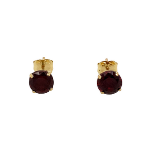 New 9ct Yellow Gold January Birthstone Stud Earrings with the weight 0.50 grams. The earrings are set with a synthetic garnet stone which is 5mm diameter