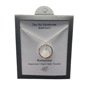 New 925 Silver & Moonstone Set Nugget 18" Necklace with the approximate weight 3 grams. The necklace contains one gemstone which is approximately 10mm diameter and the link width of the chain is 1mm. Moonstone is said to bring happiness, hope and safe travels to the wearer